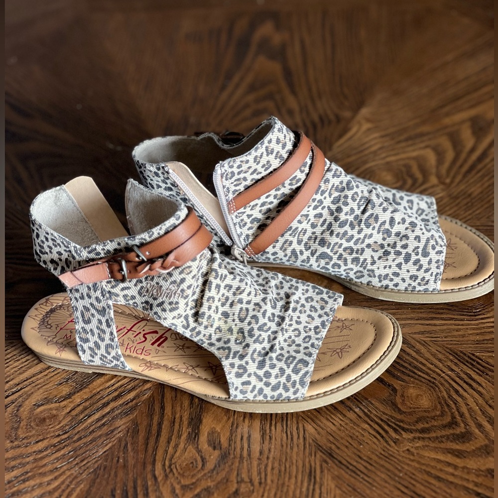 Super stylish, youth, sandals!